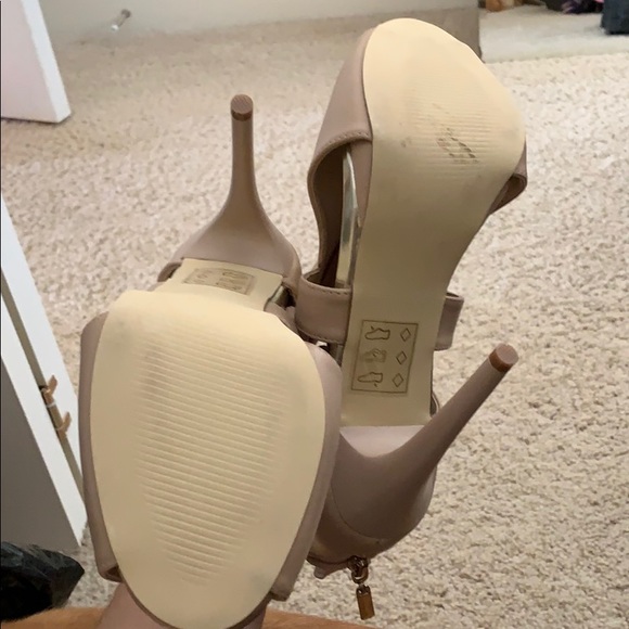 Peek a boo nude heel - Picture 5 of 5